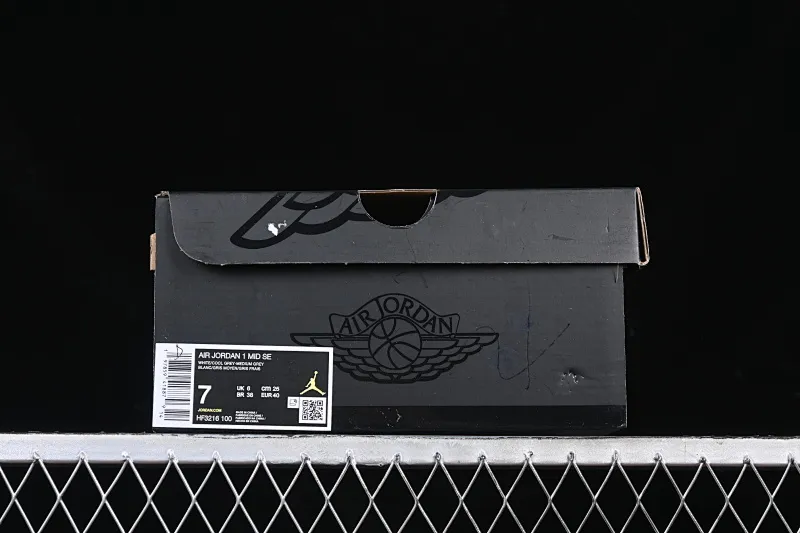 All categories Air Jordan Jordan series basketball shoes Air Jordan 1 Mid Air Jordan 1 Mid AJ1 Joe 1 patent leather white gray Zhongbang basketball shoes HF3216-100